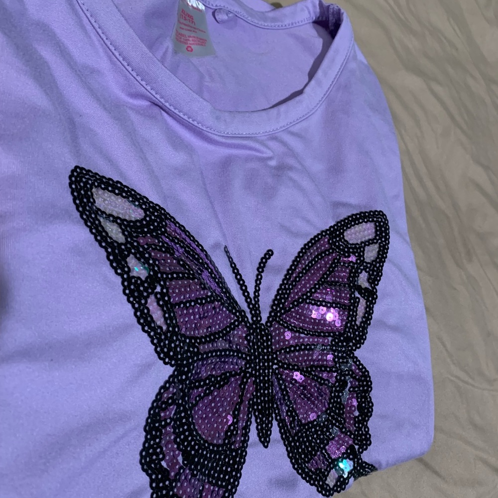 Cute shirt. - Picture 3 of 3